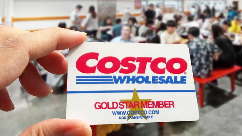 Costco shoppers and Costco card