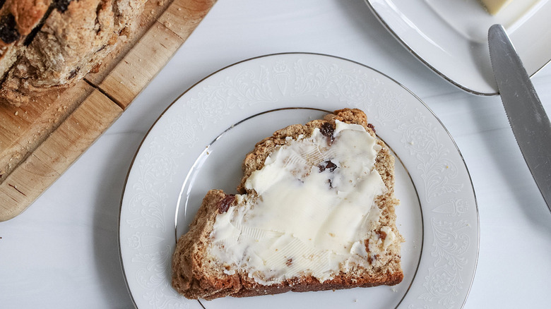 Buttered Irish bread on plate 