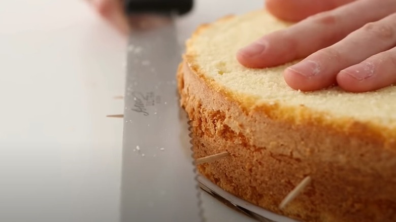 Leveling cake with toothpicks