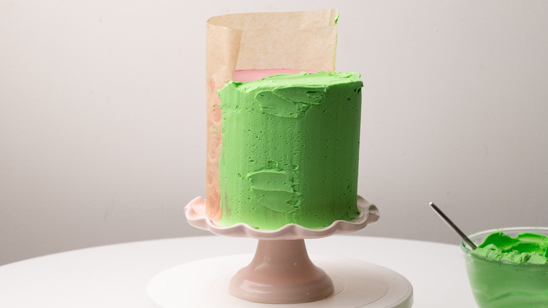 icing half a cake green