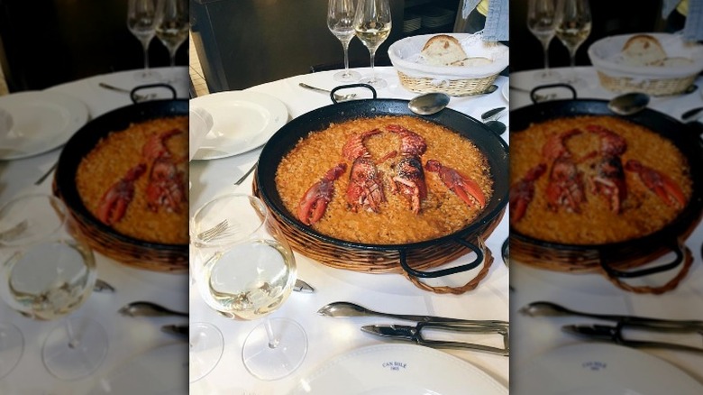 Lobster paella and white wine