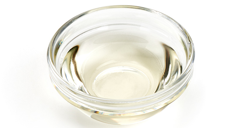 bowl of white wine vinegar