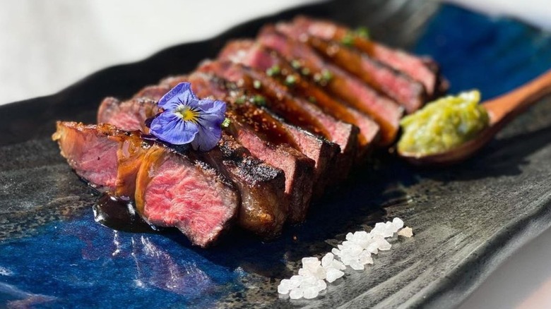 aburi steak sliced on plate