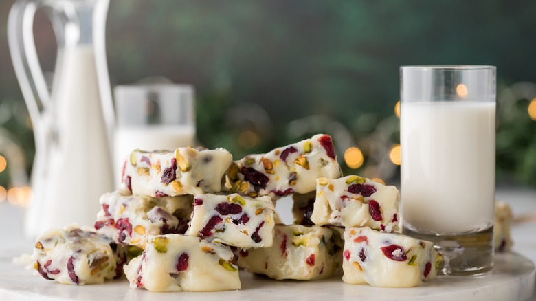 Cranberry and pistachio fudge with milk