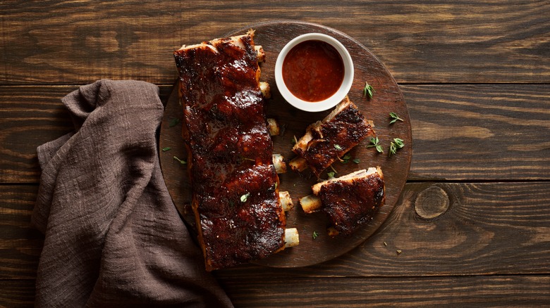 ribs with barbecue sauce