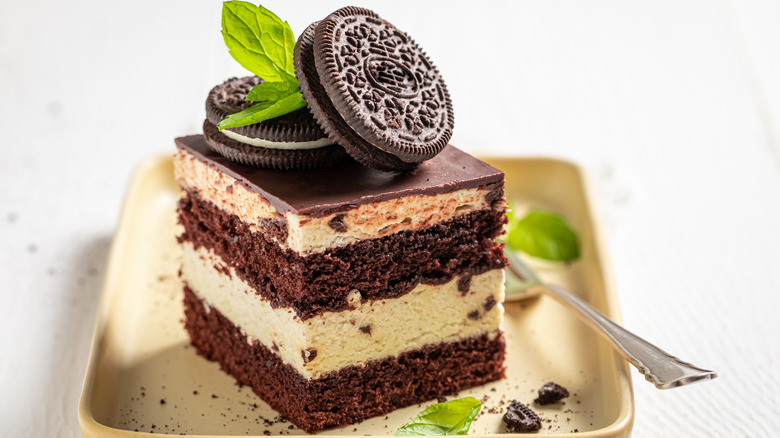 Chocolate-vanilla cake piece with Oreos 