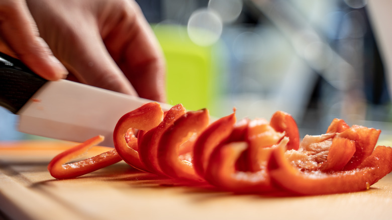 slicing red bell pepper