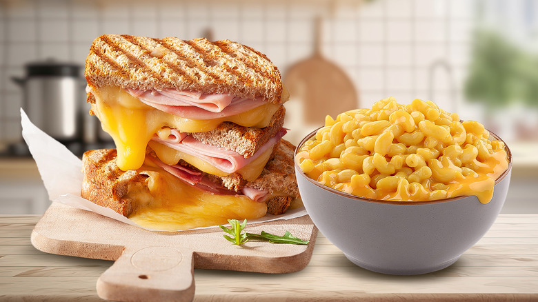 mac and cheese grilled cheese sandwich