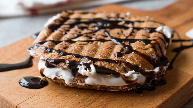 fluffernutter sandwich with chocolate sauce