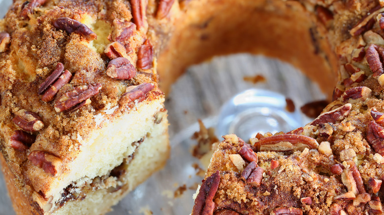 pound cake with pecans