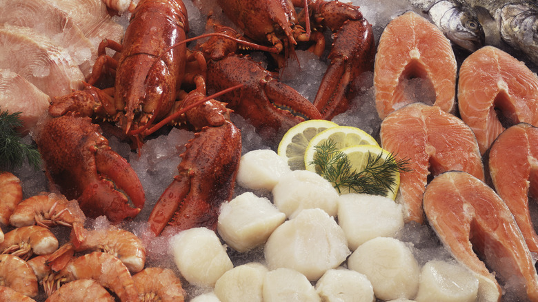 various types of fresh seafood