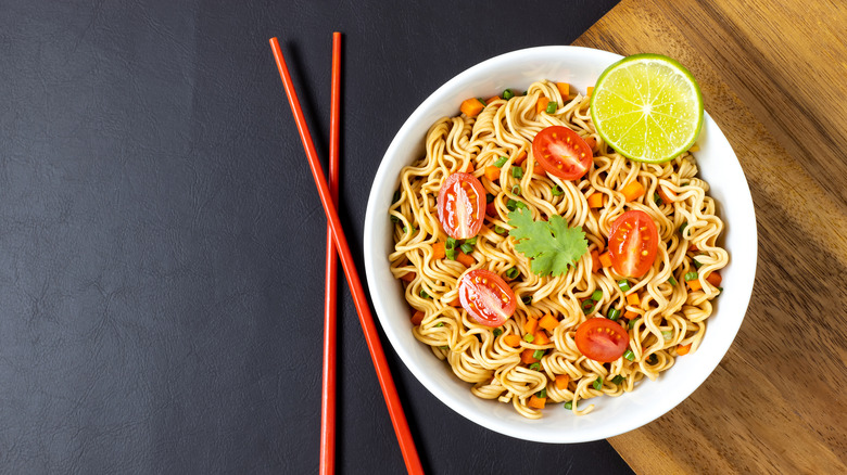 Instant ramen with tomatoes and lime