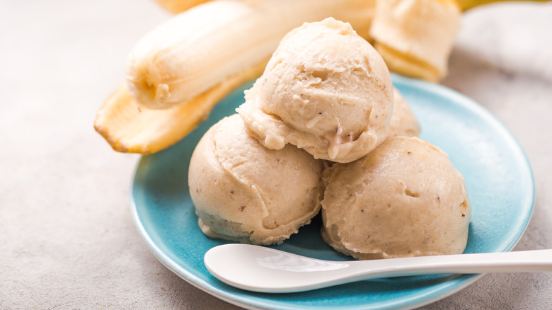 ice cream made of frozen bananas