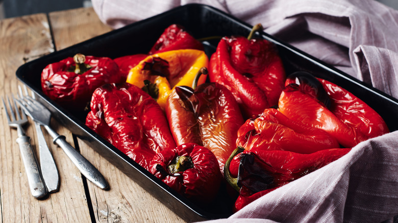 Baking tray with pepperes