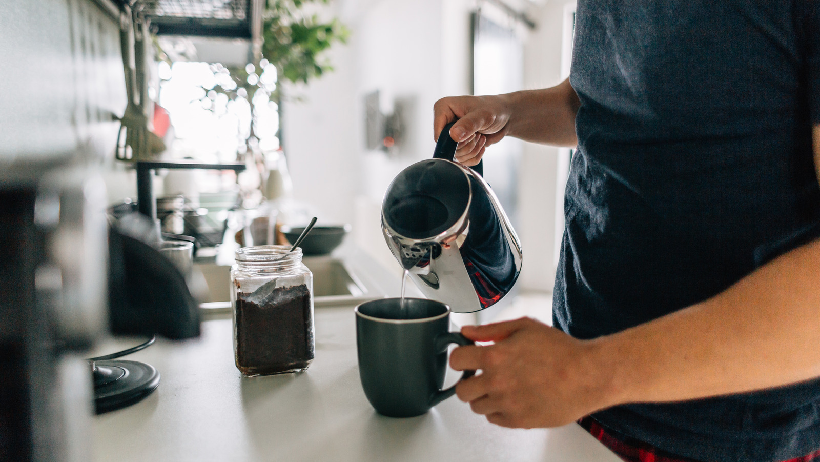 Hot Coffee All Day With This Carafe 