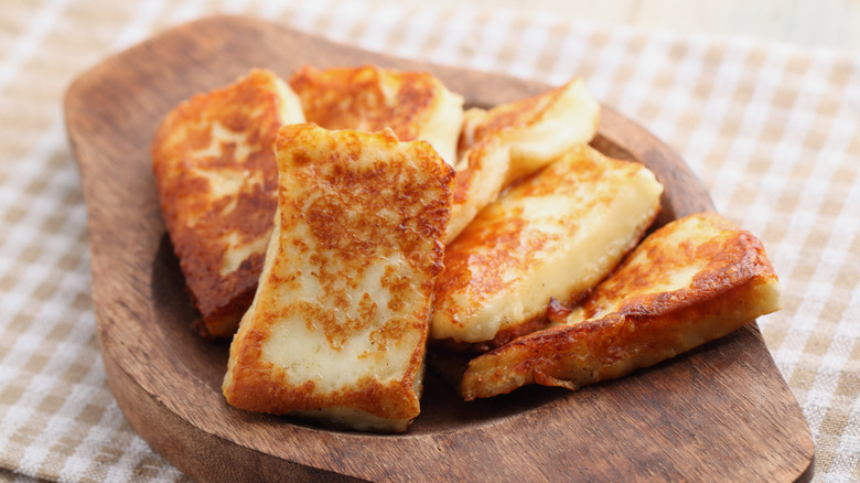 plate of roasted halloumi