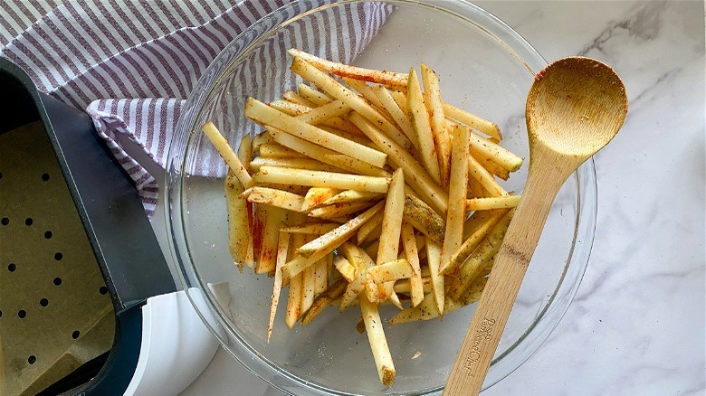 slices potatoes in bowl