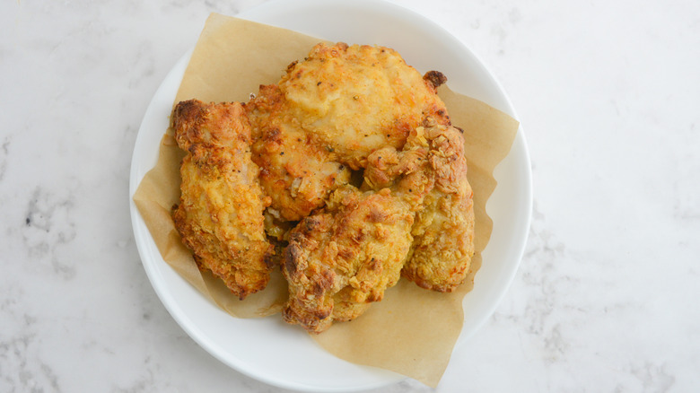 fried chicken on plate 