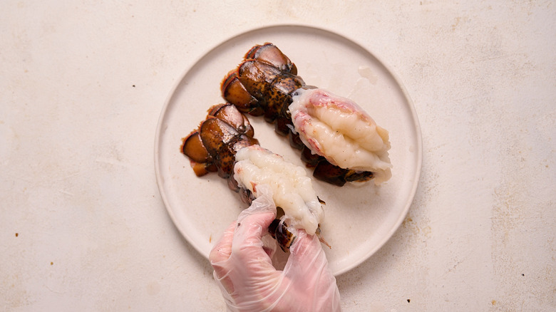 Lifting meat out of shell