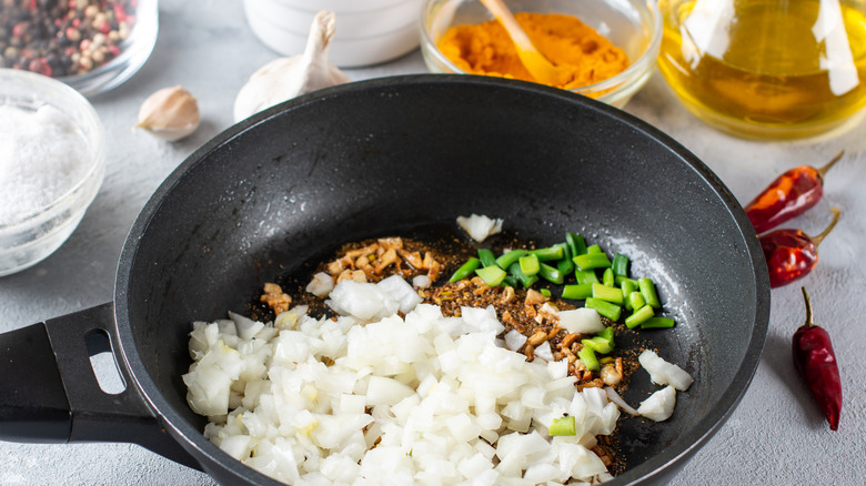 Aloo palak ingredients in pan