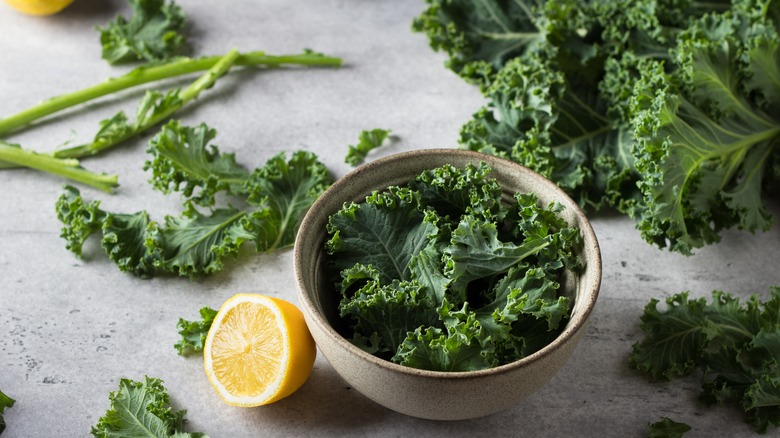 Kale in bowl with lemon