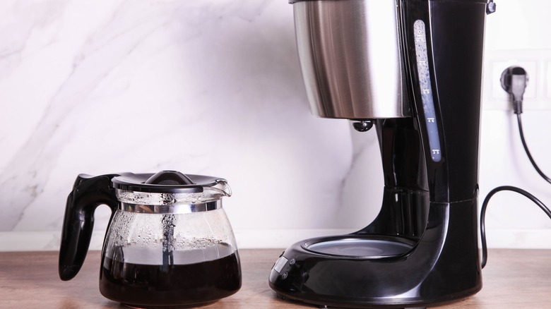 Drip coffee maker with carafe pulled out