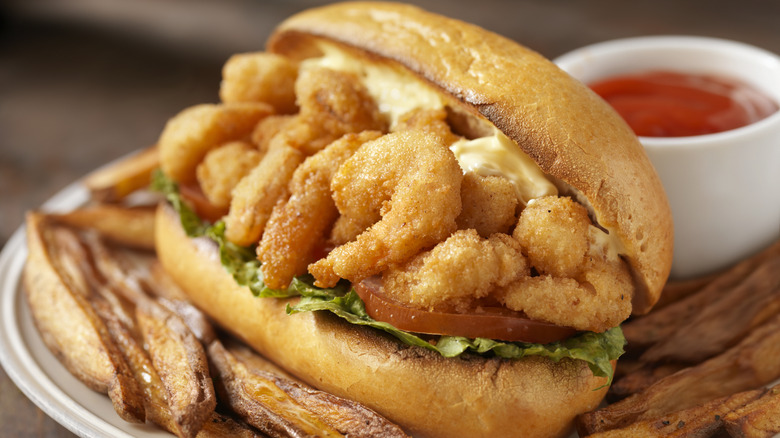 Shrimp po' boy sandwich