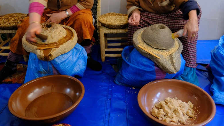 Moroccan women using stone mills