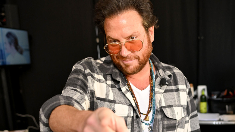 scott conant wearing sunglasses and pointing