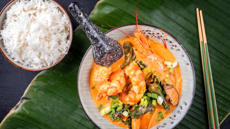 Red curry with shrimp paste