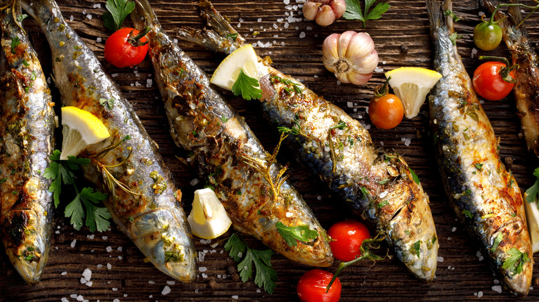 grilled sardines with onions and lemon