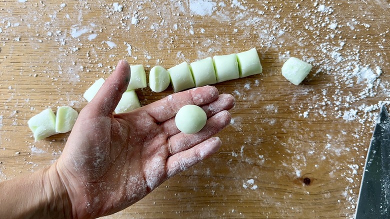 Rolling cream cheese mints