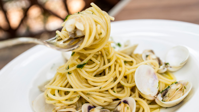 fork twirling linguine with clams