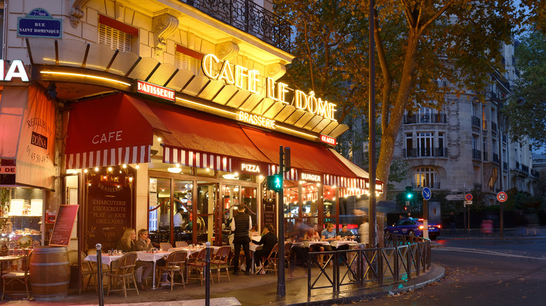 outside view of le dome cafe Paris