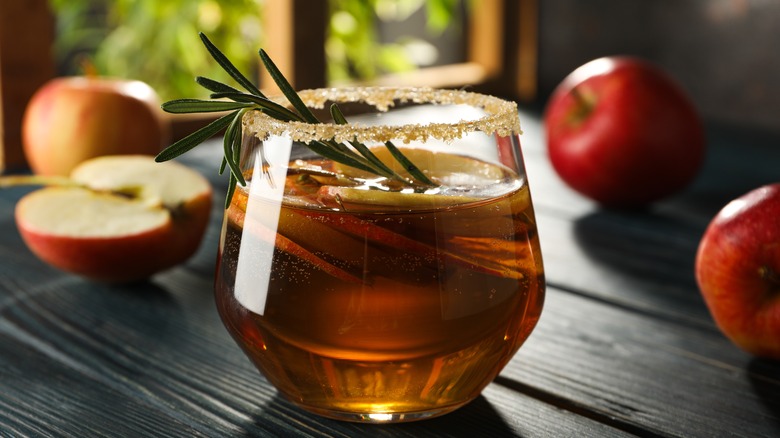 Apple cider cocktail with apples