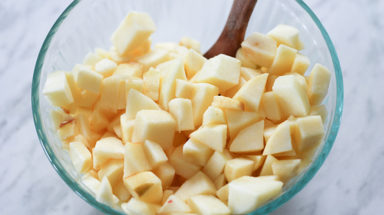 chopped apples in bowl 