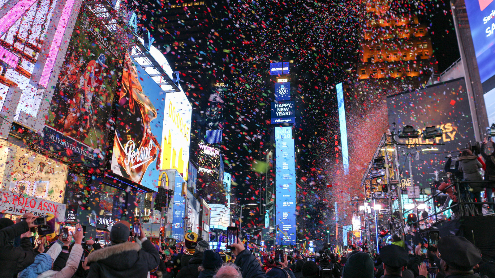 Applebee's In Times Square Is Charging $799 Per Person For Its NYE Party