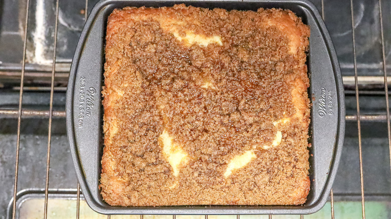 cake with streusel topping