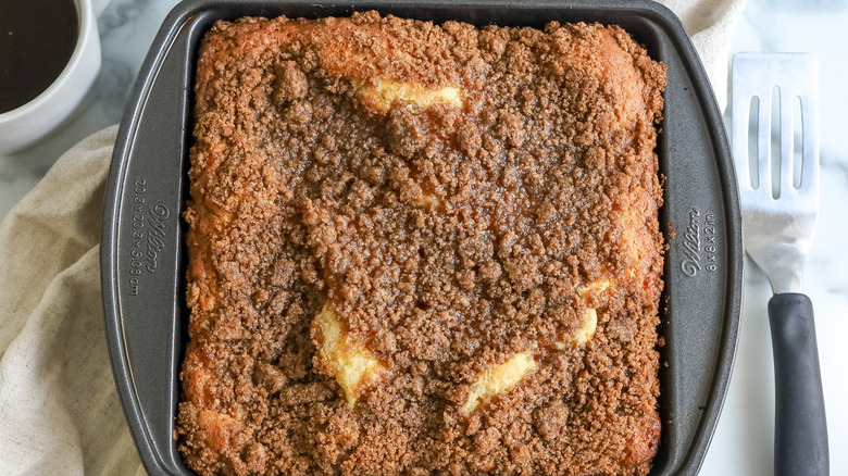 cake with streusel topping