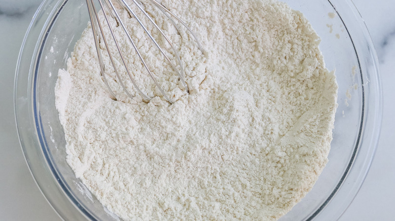 flour in clear bowl