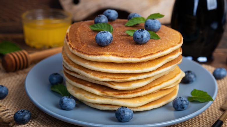 pancakes with blueberries