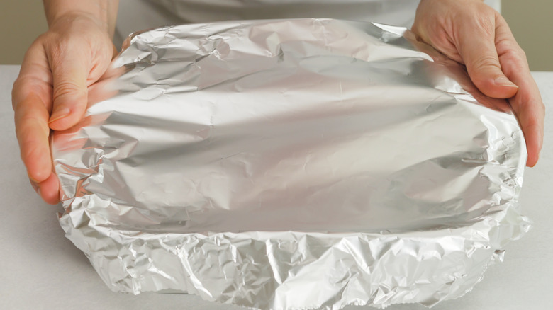 https://www.tastingtable.com/img/gallery/are-tin-foil-and-aluminum-foil-the-same-thing/intro-1657890900.jpg
