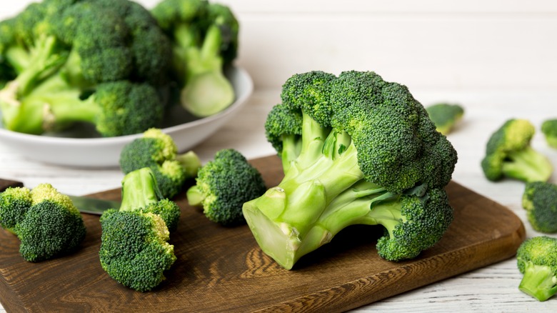 Cutting board with broccoli