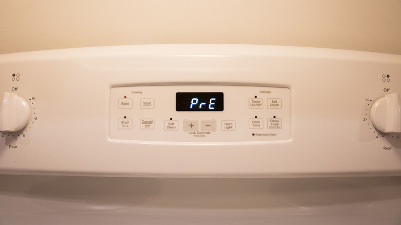 oven display showing preheat symbol