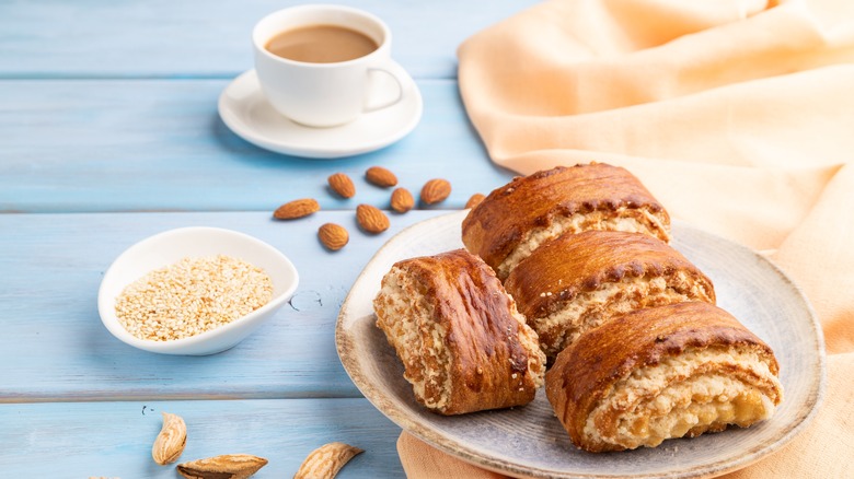 Armenian gata with coffee