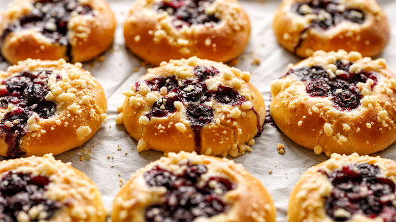 Kolaches with streusel 