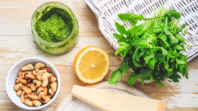 Arugula pesto ingredients