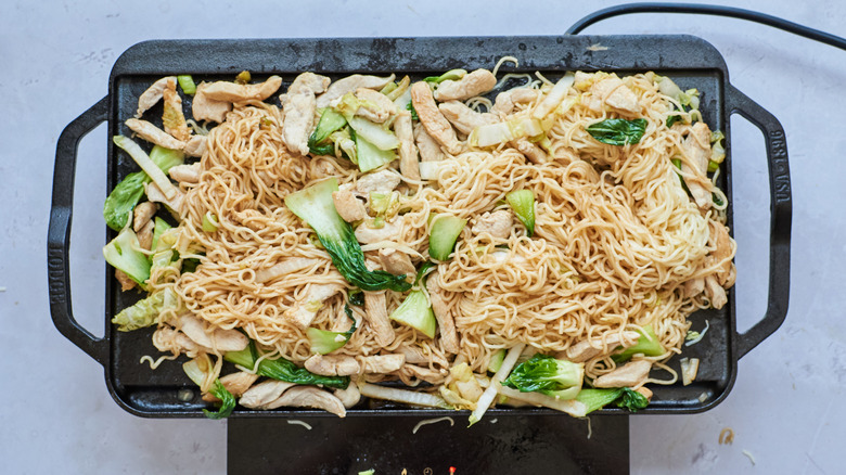 noodles tossed with vegetables