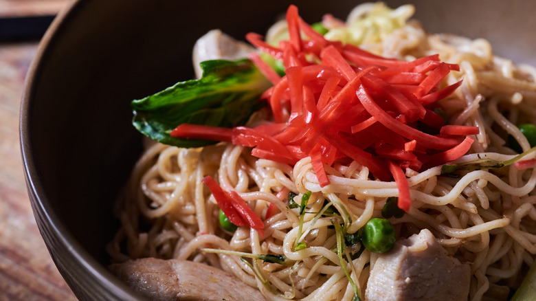 yakisoba in a bowl