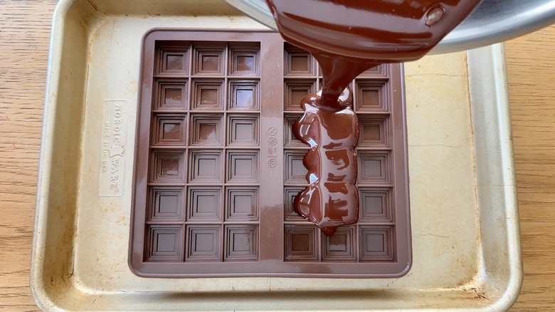 Filling molds with melted chocolate